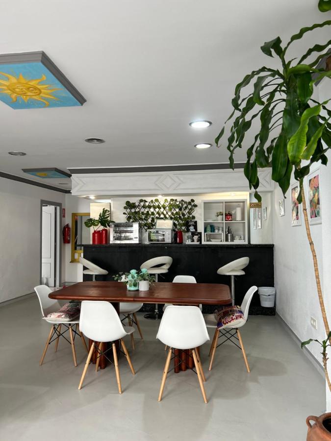Hostal Berlin 마르베야 외부 사진